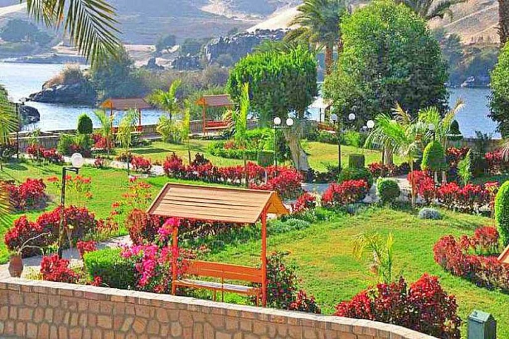 Botanical Garden with Felucca Ride